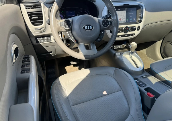 Kia Soul cena 59800 przebieg: 51042, rok produkcji 2017 z Bobolice małe 781